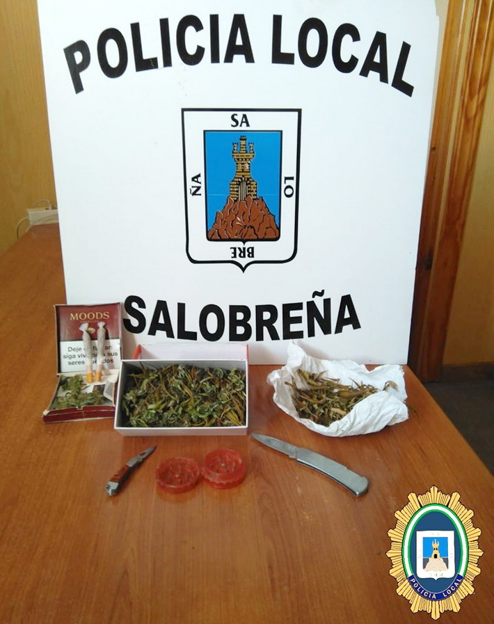 La Polica Local de Salobrea se incauta de sustancias estupefacientes y dos navajas en un control en Lobres